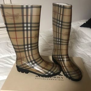 NWT Burberry Haymarket Rainboot